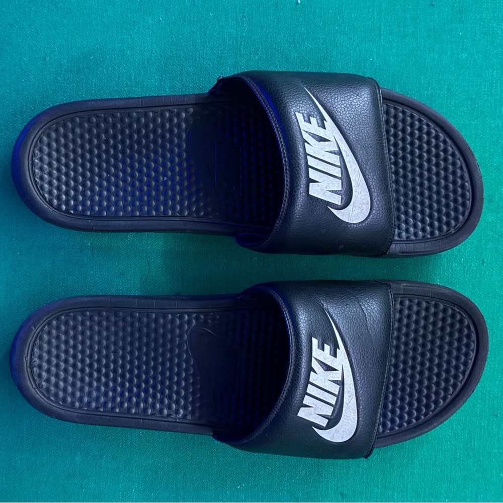 NIKE Benassu Swoosh Sandal
